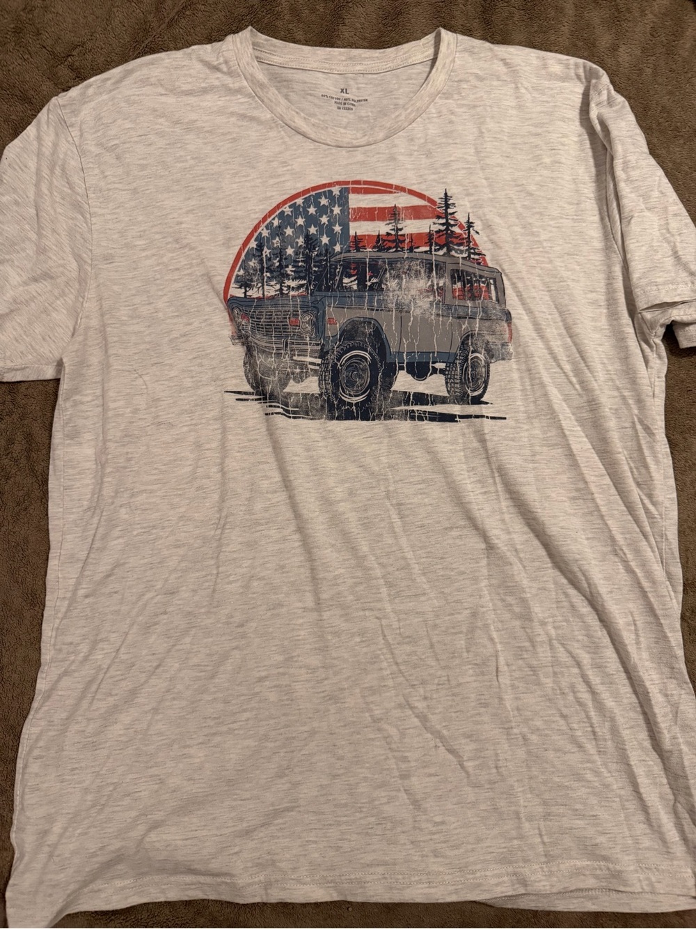 Men's Light Gray Graphic T-Shirt with Vintage Truck and Flag